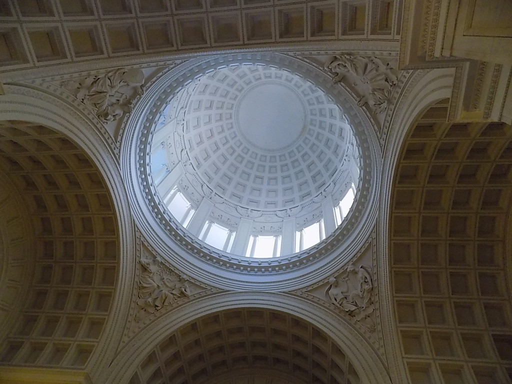 The vaulted ceiling of Grants Tomb.